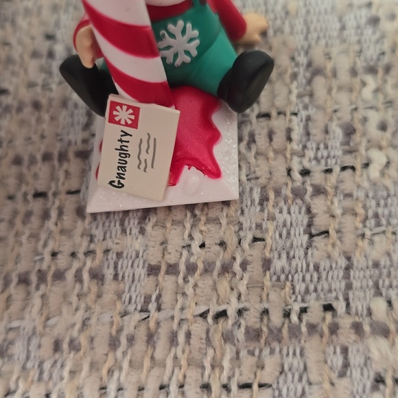 HALLMARK DISNEY KEEPSAKE LETTERS TO SANTA CHRISTMAS TREE ORNAMENT - Picture 3 of 12